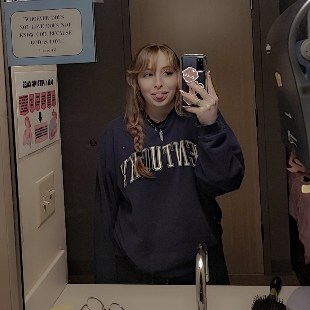 Meet your Posher, Chloe